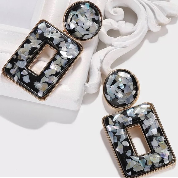 Geometric shell earrings - Picture 2 of 5